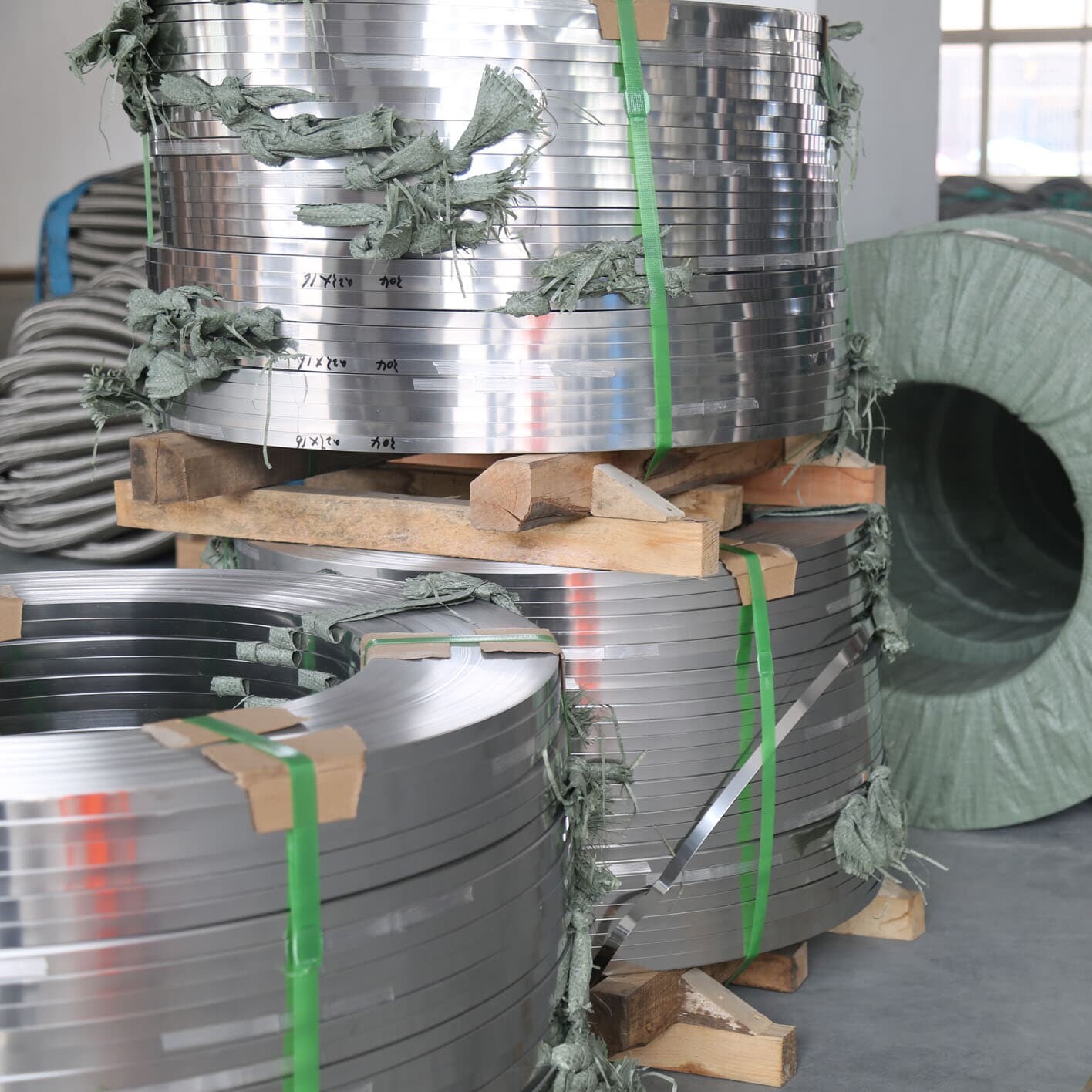 Exhibición de materia prima de tira de fuelle de acero inoxidable