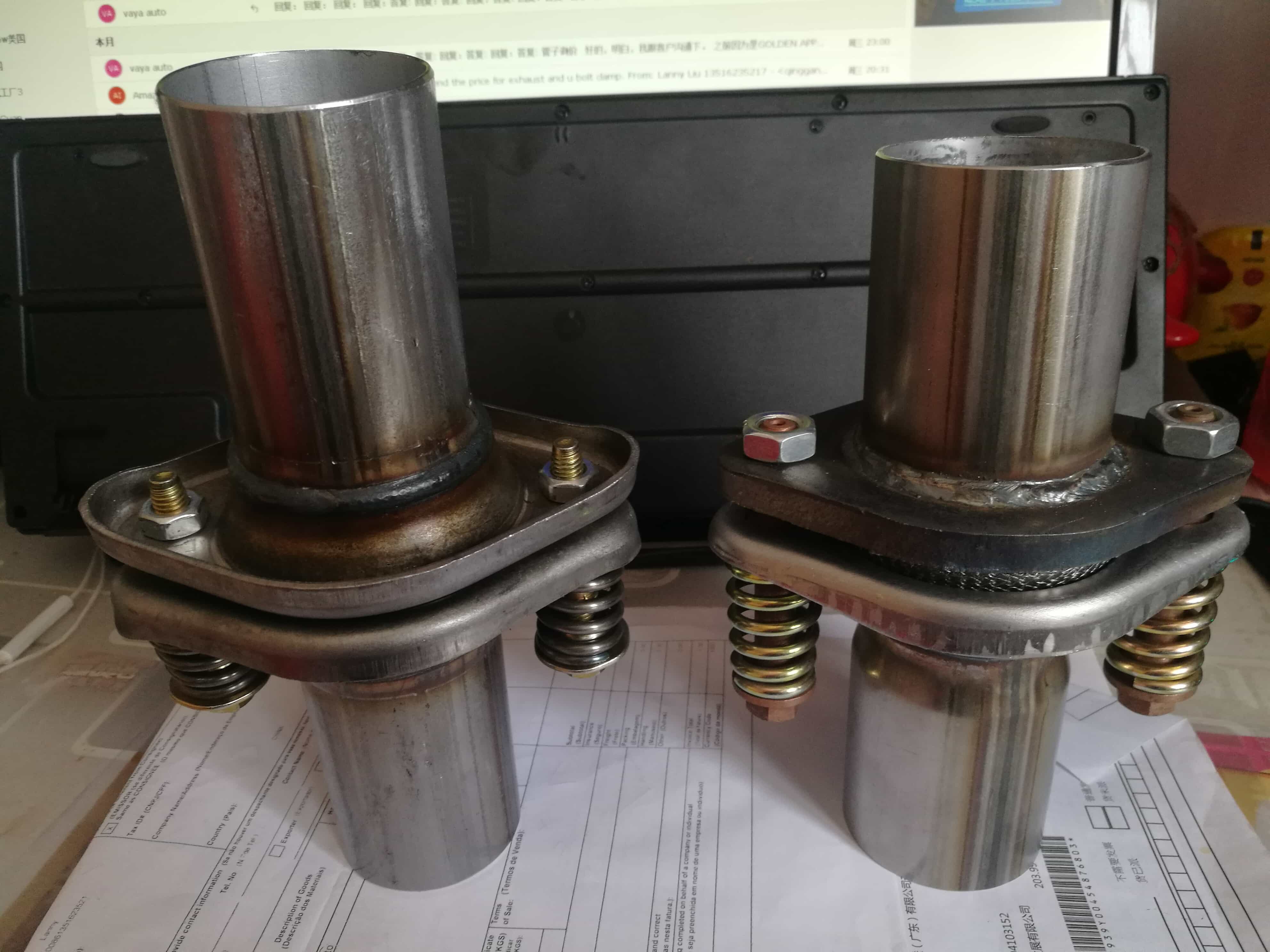 Junta esf&eacute;rica de escape con brida plana y brida c&oacute;ncava