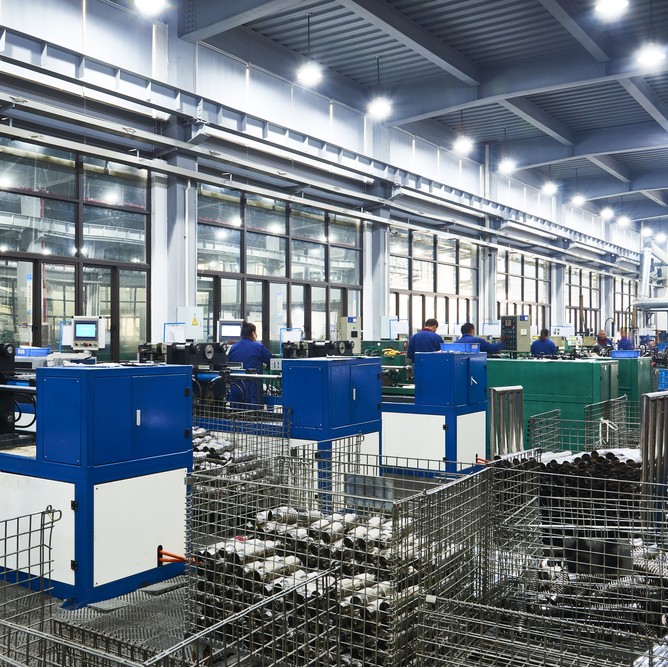 Tubería flexible de escape con enclavamiento